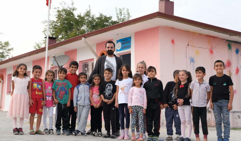 Maltepe Üniversitesinden “Öğretmenler  Günü” için anlamlı kutlama