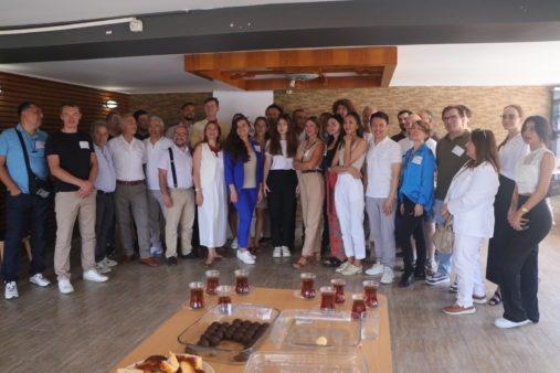 İSTANBUL-RUSKOM SINIRLARINI GENİŞLETİYOR İSTANBUL-RUSKOM SINIRLARINI GENİŞLETİYOR